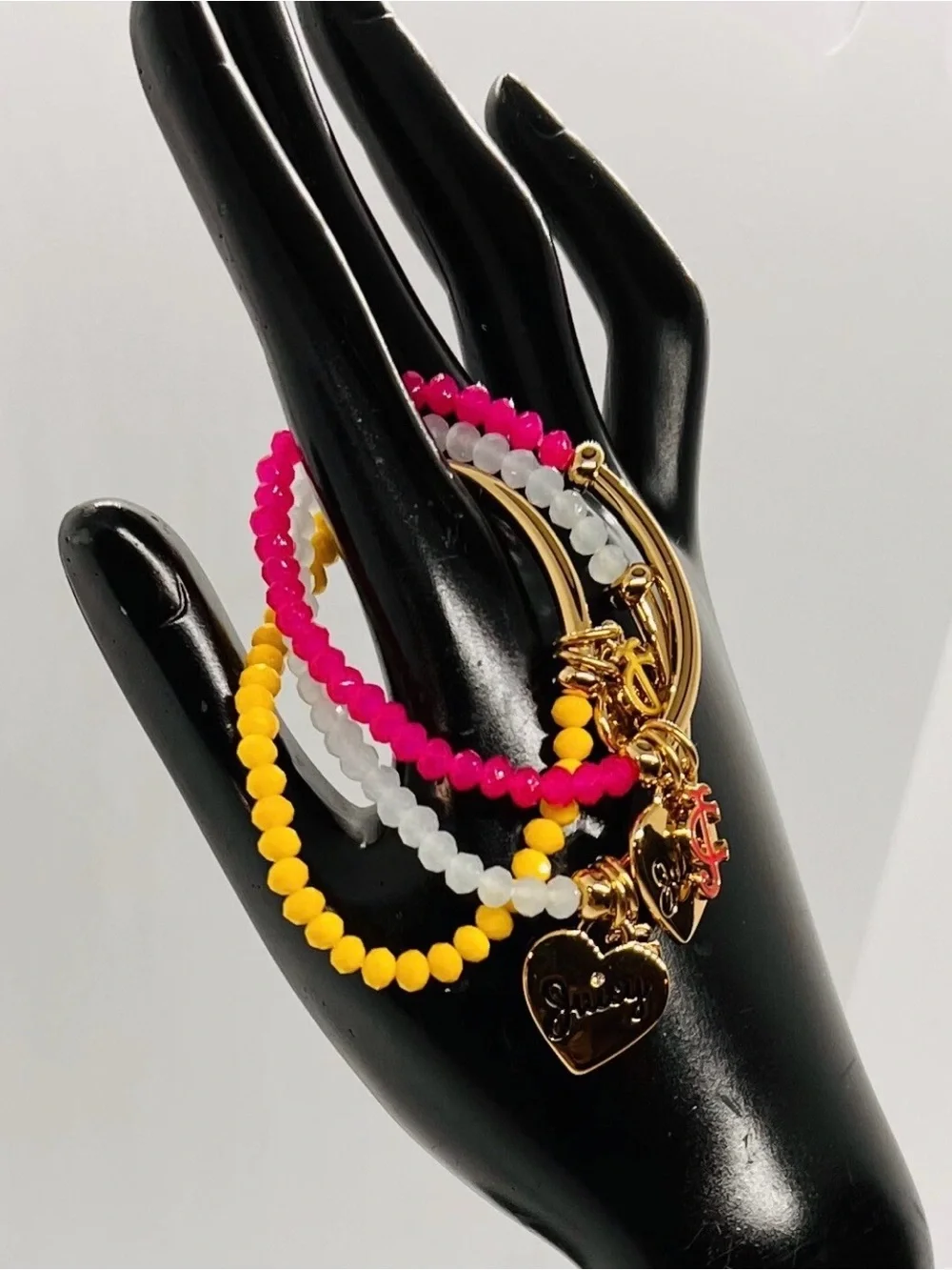 NWOT, JUICY COUTURE Heart Tag Beaded Stretch Bangle Bracelet set of 3, Size 2”